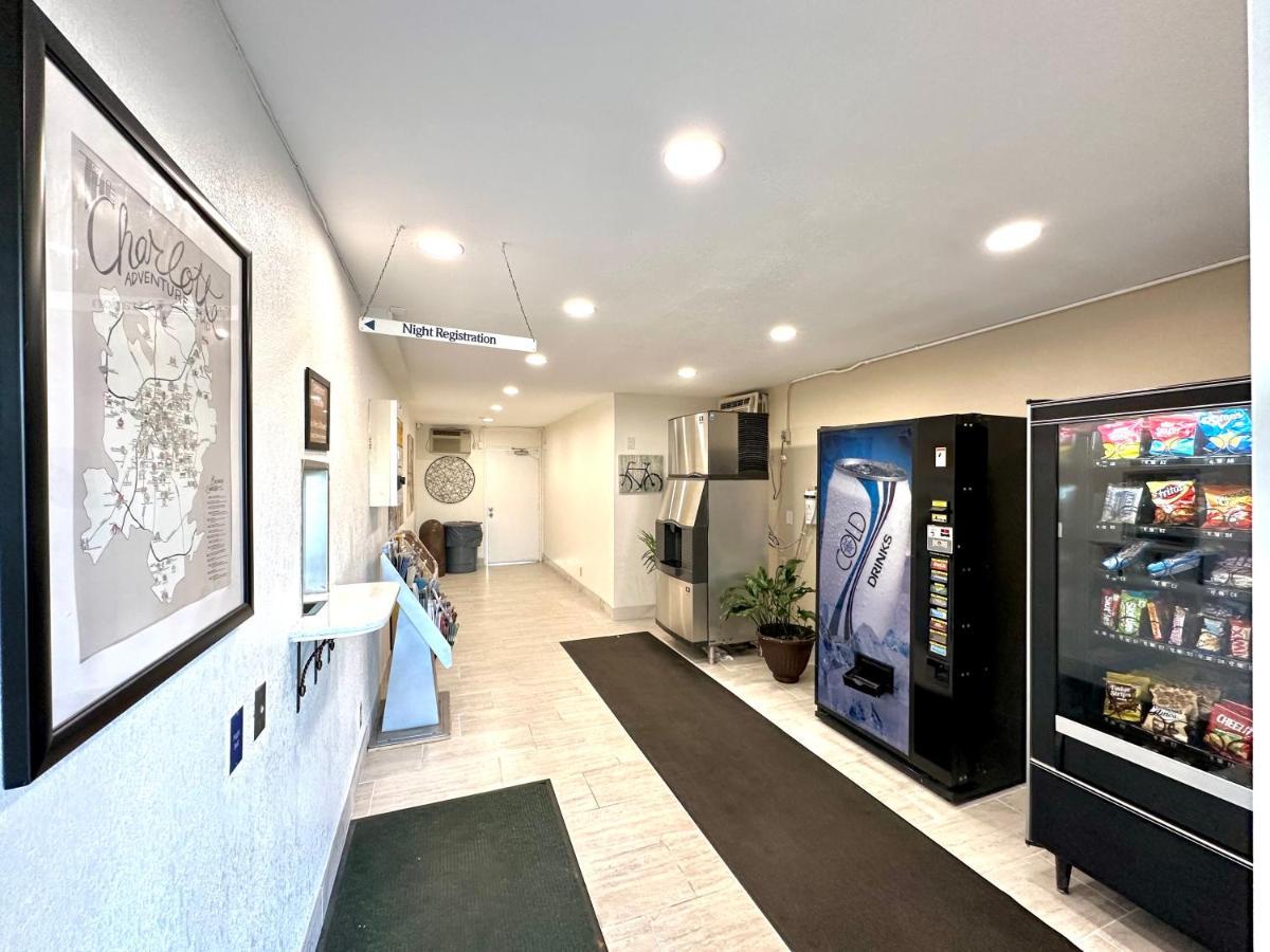 Royal Inn&Suites Charlotte Airport Extérieur photo