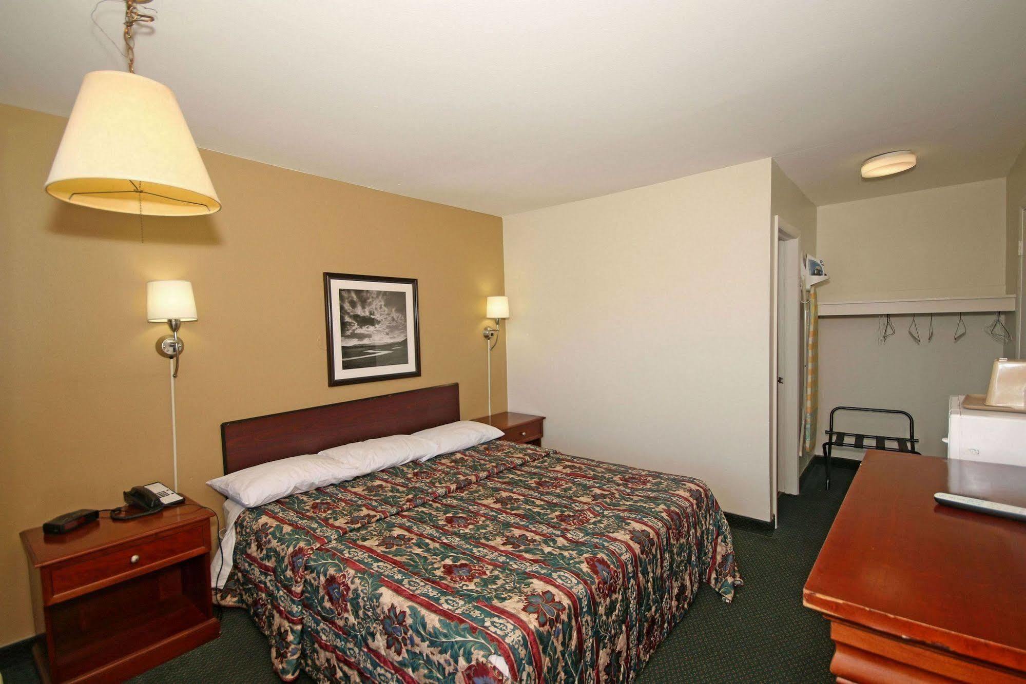 Royal Inn&Suites Charlotte Airport Extérieur photo