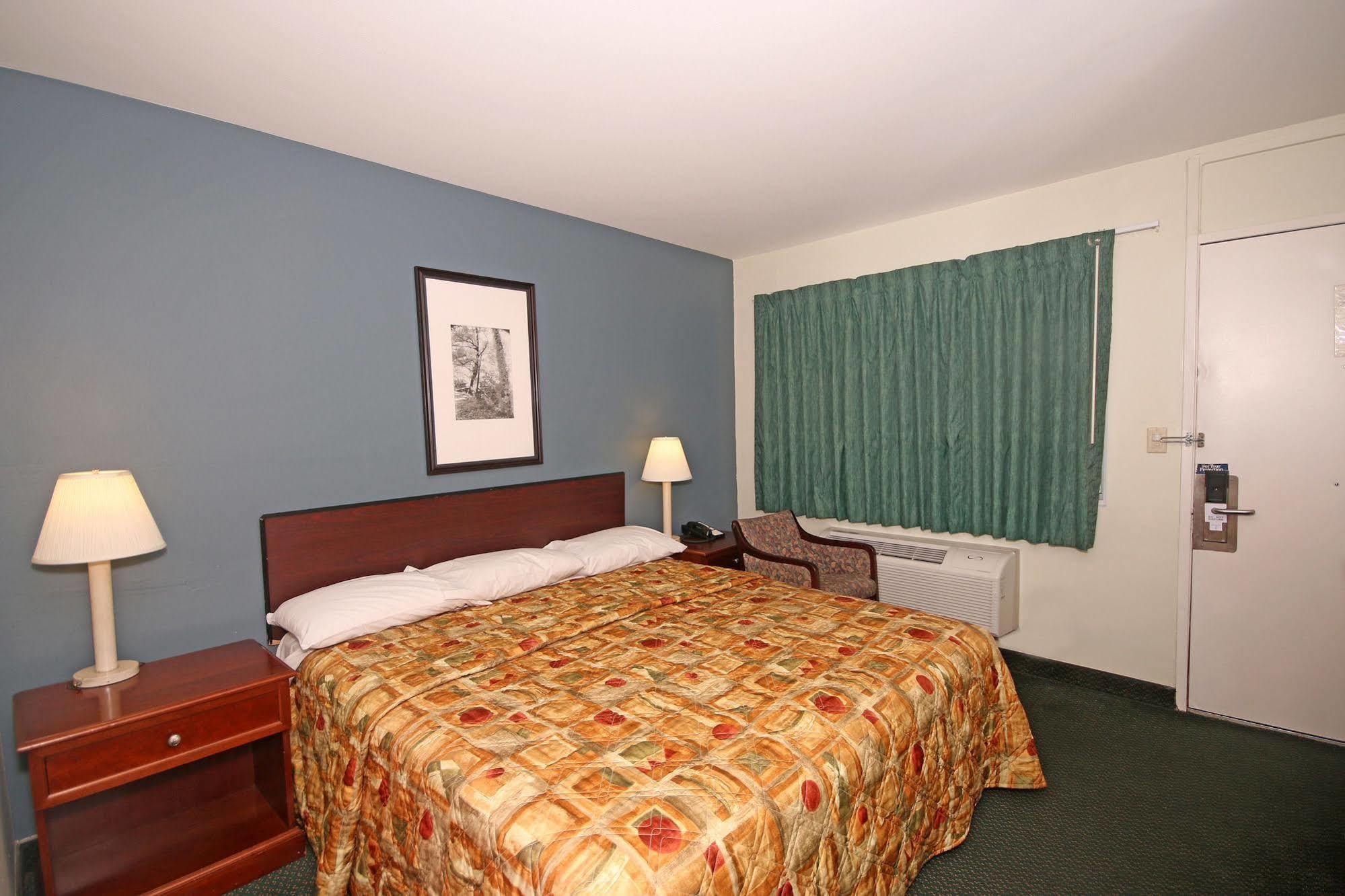 Royal Inn&Suites Charlotte Airport Extérieur photo