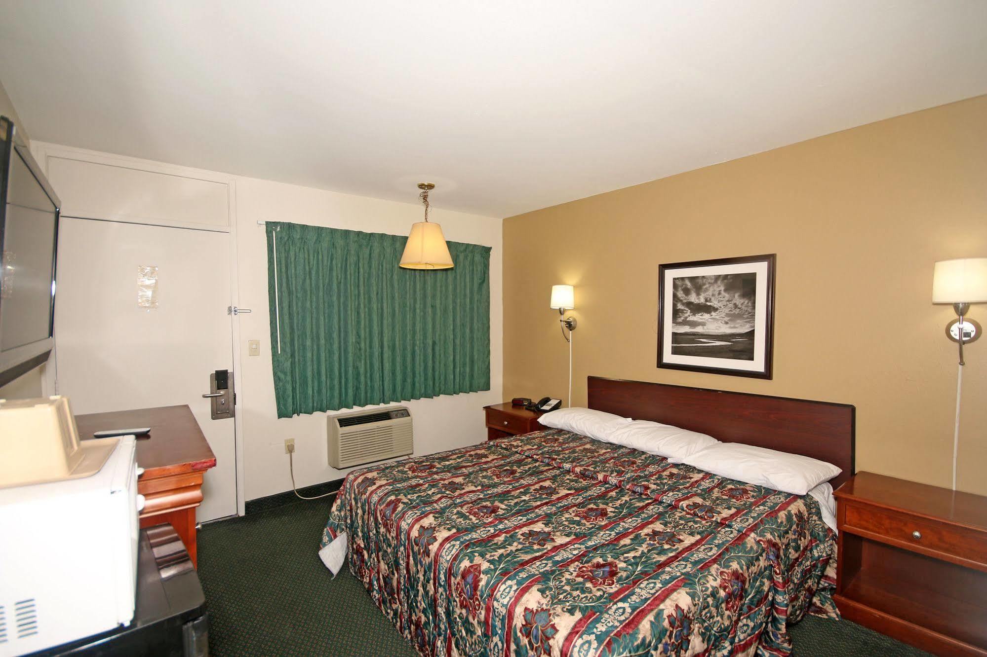 Royal Inn&Suites Charlotte Airport Extérieur photo
