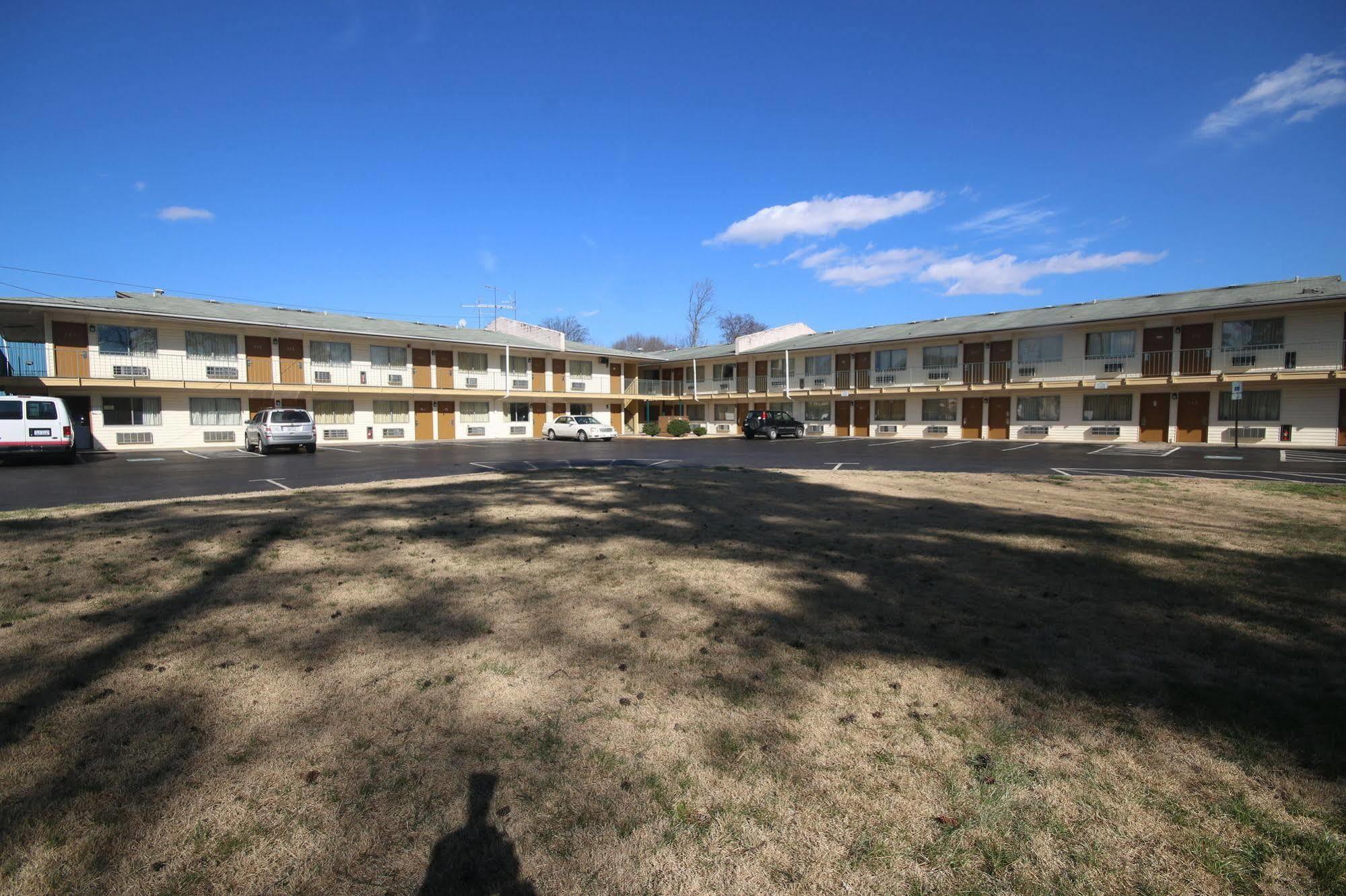 Royal Inn&Suites Charlotte Airport Extérieur photo